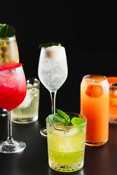 Alcoholische Zomercocktails Een Barkaart Staaf — Stockfoto