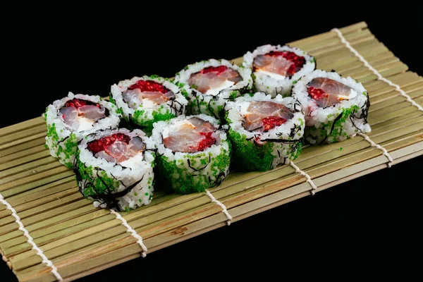 Sushi Salsa Soia Una Ciotola Bacchette Legno Tavolo Legno Grigio — Foto Stock
