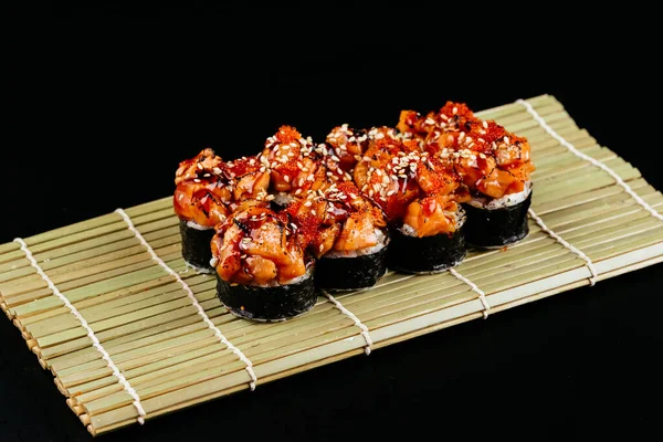 Sushi Sójová Omáčka Misce Dřevěné Hůlky Šedém Dřevěném Stole Japonské — Stock fotografie