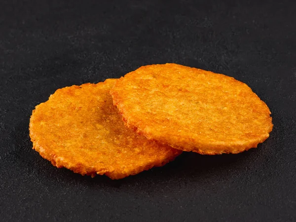 Trozos Carne Empanados Fritos Sobre Fondo Negro — Foto de Stock