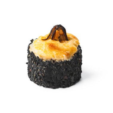 Sushi 'nin beyaz arkaplanda izole edilmiş yakın çekimi