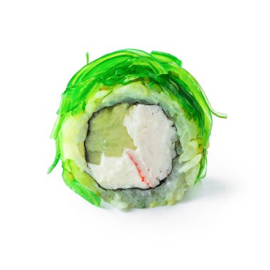 Sushi 'nin beyaz arkaplanda izole edilmiş yakın çekimi