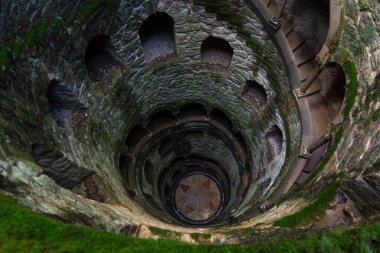 Başlama Merdiveni, Quinta da Regaleira, Sintra Portekiz.