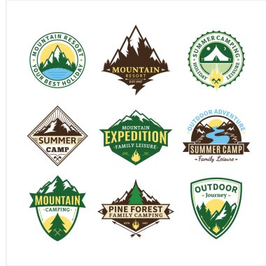 Dokuz renkli retro kamp ve dağlı açık hava macera amblemi