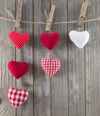 Çeşitli asılı Kalpler