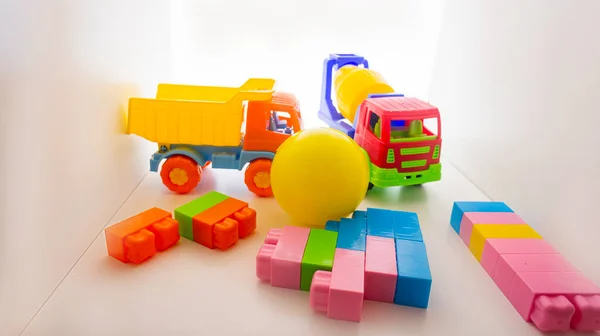 Childrens multicolored toy truck, ball and large parts of the constructor on a white background — Foto de Stock