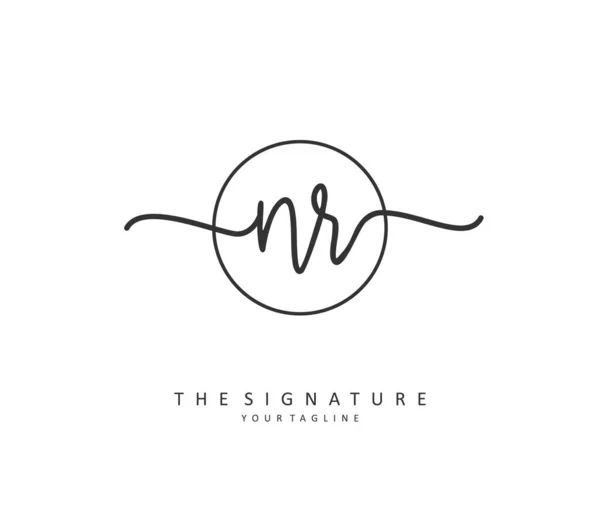 Nr頭文字の手書きと署名のロゴ テンプレート要素付きのコンセプト手書きの初期ロゴ — ストックベクタ