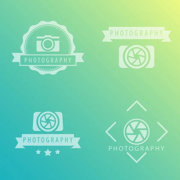Fotografía, logo del fotógrafo con cámara, emblemas, insignias, ilustración vectorial — Vector de stock