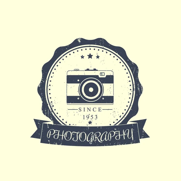 Φωτογραφία, φωτογράφος grunge vintage λογότυπο, το έμβλημα με κάμερας ρετρό — Διανυσματικό Αρχείο