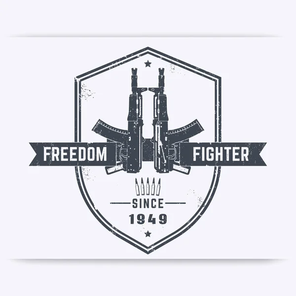 Diseño de camiseta grunge Freedom fighter, con rifles automáticos, pistolas — Archivo Imágenes Vectoriales