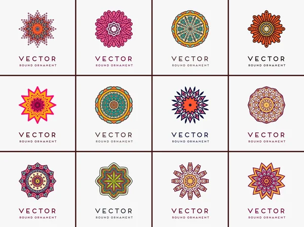 Hermosa tarjeta con mandala — Archivo Imágenes Vectoriales