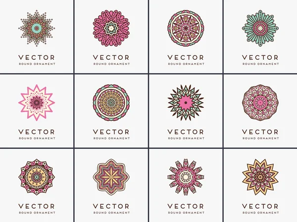 Hermosa tarjeta con mandala — Archivo Imágenes Vectoriales