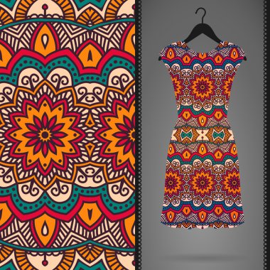 Etnik çiçek Dikişsiz desen elbise ile