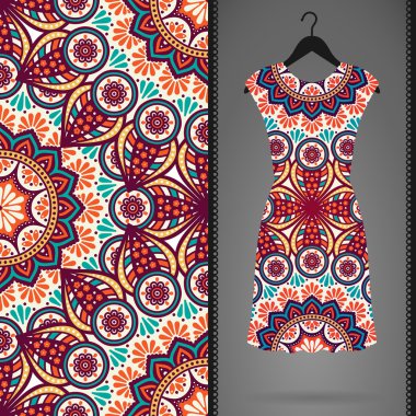 Etnik çiçek Dikişsiz desen elbise ile