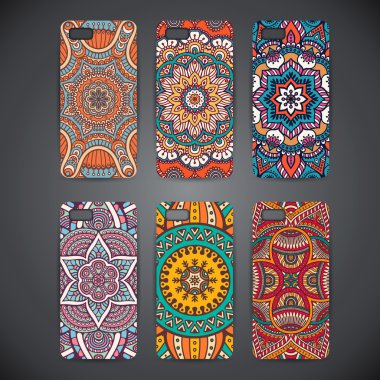 Telefon durumda, renkli çiçek desenli.