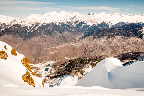 karla kaplı dağlar