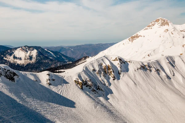 karla kaplı dağlar