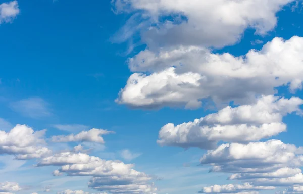 mavi gökyüzü ve beyaz bulutlar 4