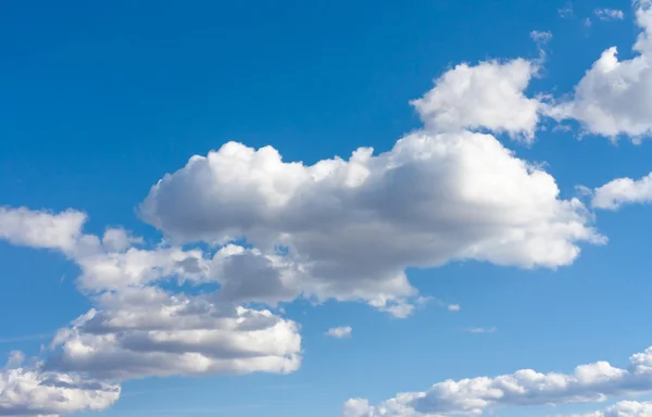 mavi gökyüzü ve beyaz bulutlar 6