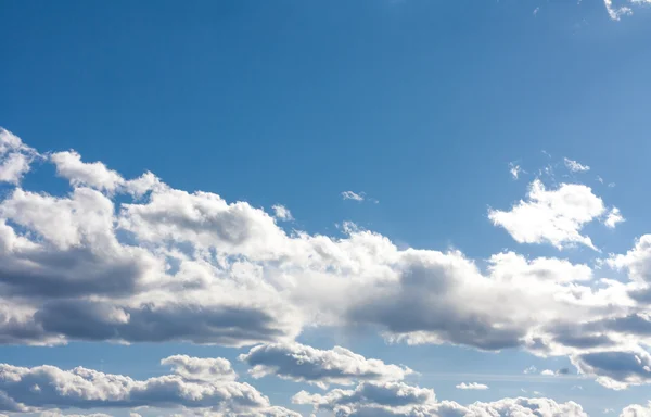 mavi gökyüzü ve beyaz bulutlar 8