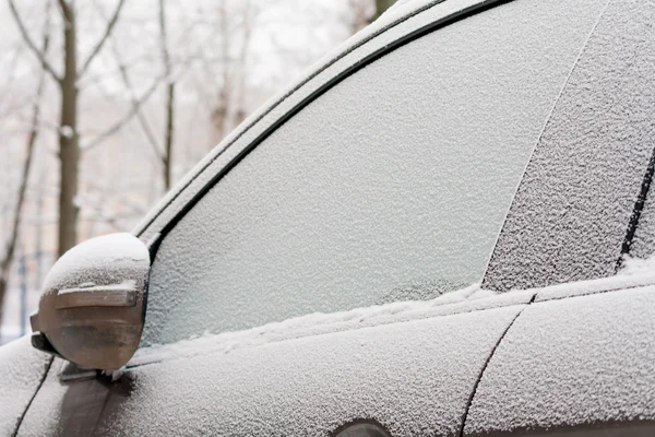 araba pencere portre buz kristalleri soğuk donmuş