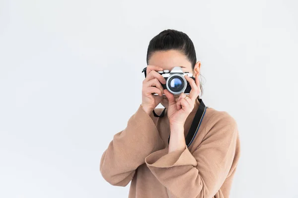 Front View Stylish Pretty Girl Taking Picture Vintage Camera Isolated — Stock Photo, Image