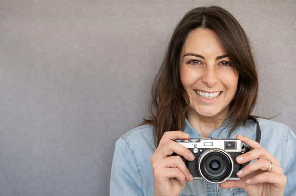 Front View Portrait Lovely Woman Happy Very Smiling Holding Retro — Stock Photo, Image