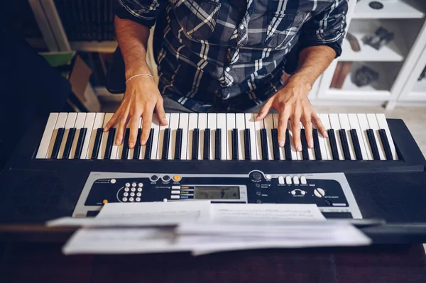 Top View Pianist Hands Piano Keyboard — Stock Photo, Image