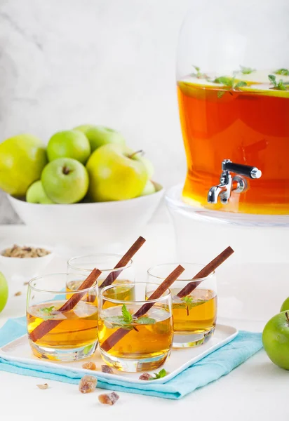 Apple, white wine punch, tea, mulled cider