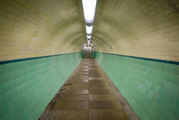 Antigo Túnel Pedestre Decorado Com Azulejos Ornamentados — Fotografia de Stock