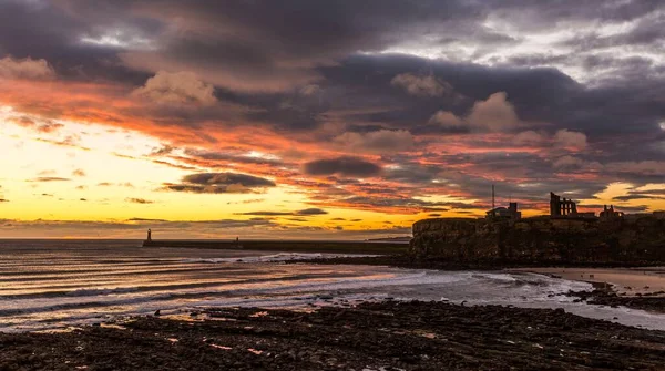 Tynemouth Kralı Edward Bay Güzel Bir Gün Doğumu Güneş Işığı — Stok fotoğraf