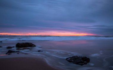 Tynemouth 'un Kral Edward Körfezi' nde güzel bir gün doğumu