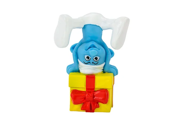 Smurf op een geschenk vak karakter speelgoed uit de Smurf film — Stockfoto