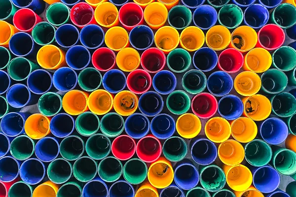 Bovenaanzicht van primaire kleuren van mix kleur cups voor aetist schilderij — Stockfoto