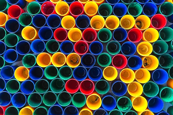 Bovenaanzicht van primaire kleuren van mix kleur cups voor aetist schilderij — Stockfoto