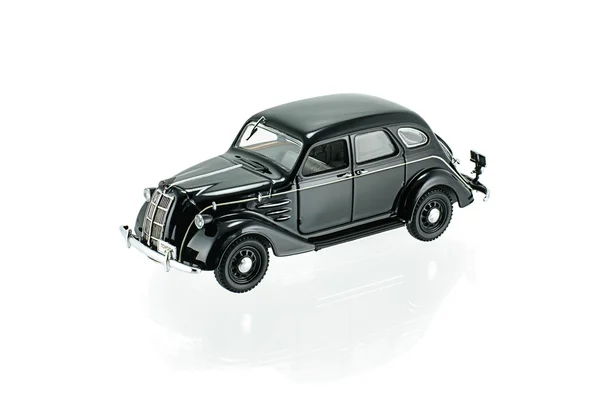Carro de brinquedo preto isolado no fundo branco — Fotografia de Stock