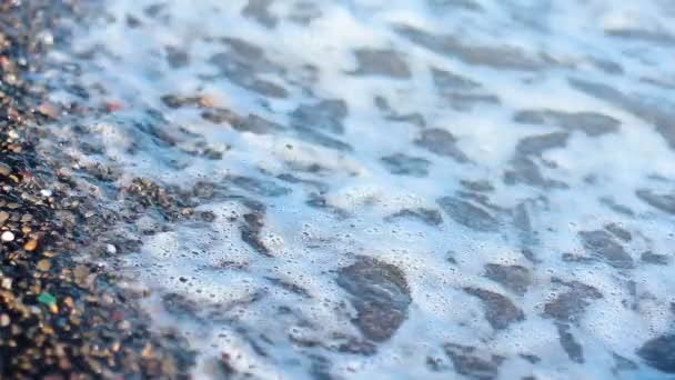 Tiny ocean waves lapping on the pebbles — Stock Video