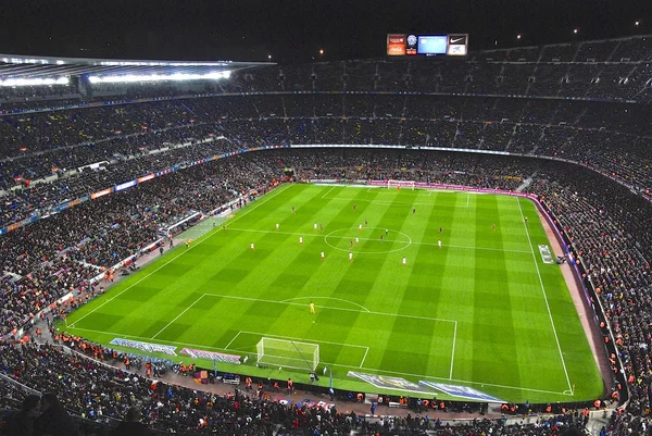 Camp Nou stadion al na kick-off overeenkomen met Fc Barcelona tegen Fc Sevilla — Stockfoto