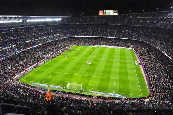 Estadio Camp Nou pocos momentos antes del partido de lanzamiento FC Barcelona contra el FC Sevilla, febrero 2016 —  Fotos de Stock