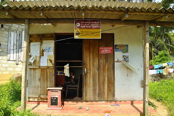 Старое ветхое почтовое отделение возле джунглей Шри-Ланки Стоковая Картинка