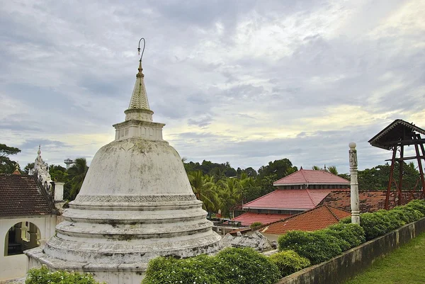 Sri Lanka Wewurukanela Budist tapınağı