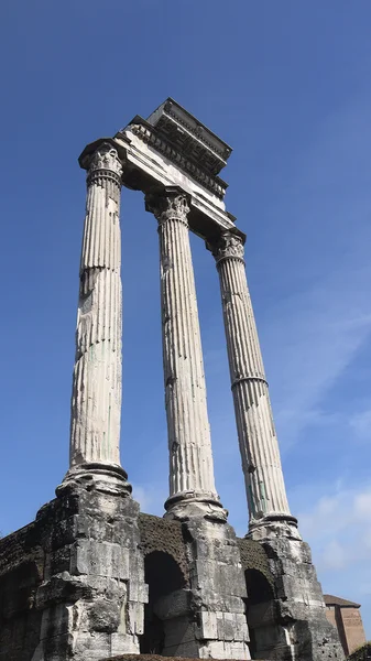Стародавні цивілізації храм опорою в Римі Площа Римський Форум, Італія. — стокове фото