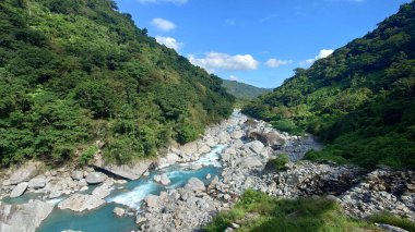 Hualien Tayvan 'daki Kelebek Vadisi Boğazı' ndan geçen Turkuaz Nehri