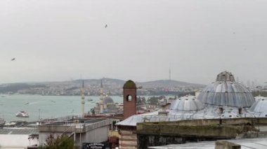 İstanbul Panoraması, bulutlu sonbahar havasında Süleyman Camii 'nden İstanbul Körfezi manzaralı