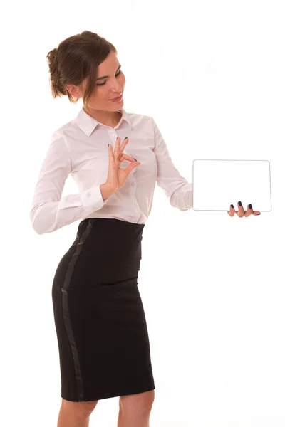 Dziewczyna trzyma tabletkę z pustym miejscem na logo. — Zdjęcie stockowe