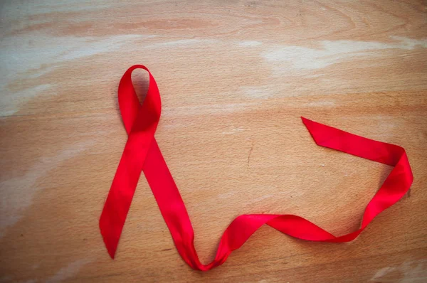 Aids Farkındalık Kurdelesi Kırmızı Kurdele Hiv Farkındalığı Konsepti Dünya Aids — Stok fotoğraf