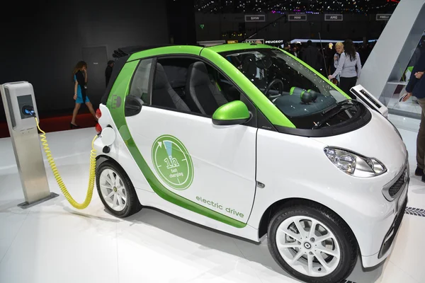 Smart Electric Drive et borne de recharge au Salon de Genève — Photo