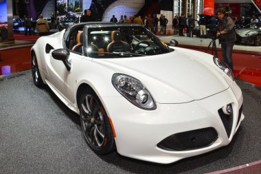 Alfa Romeo 4c örümcek Cenevre Otomobil Fuarı