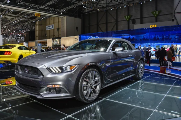 Ford Mustang convertible en el Salón del Automóvil de Ginebra — Foto de Stock