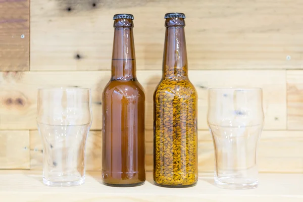 Beer bottles and glasses — Stock Photo, Image